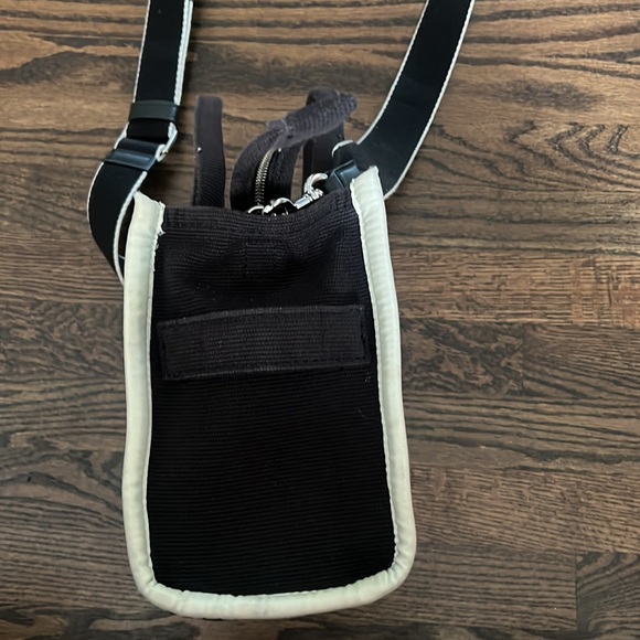 MARC JACOBS JACQUARD SMALL TOTE BAG( black and white) - Picture 3 of 12